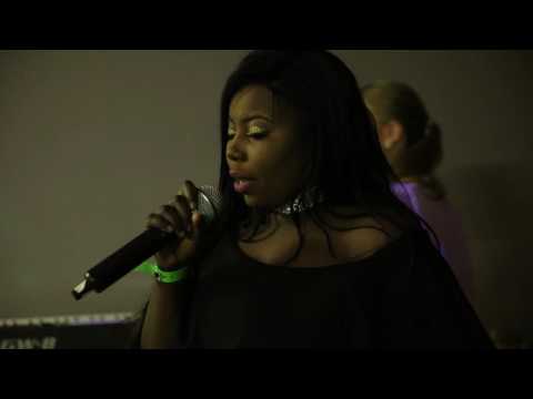 AWAEZA PRESENTE AMY MC QUEEN IN PHENOMENAL PARTY TWO