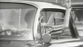 Onze automobiliste Marge Green geeft signalen die geen enkele bestuurder ooit heeft gezien in deze Candid Camera Classic. Grappige humor