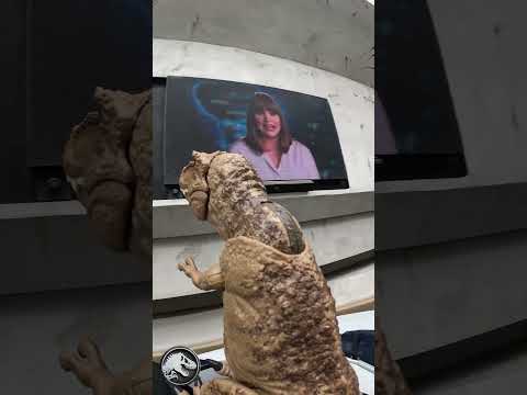 "Real Dinosaur" Goes on JURASSIC WORLD - THE RIDE 💦🦖 (Universal Studios Hollywood ride POV)