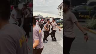Download lagu VIRAL ! POLISI LOMBA JOGET GOYANGNYA ASYIIKK#joget #hutrike77 #merdeka mp3 Download lagu VIRAL ! POLISI LOMBA JOGET GOYANGNYA ASYIIKK#joget #hutrike77 #merdeka mp3