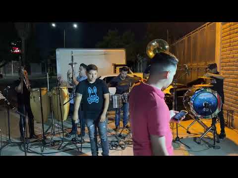 Banda Real Divina - Tan Bonita (En Vivo)