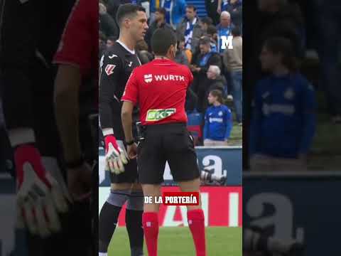 El partido entre Getafe y Betis se paró varios minutos por un enfrentamiento entre aficionadoI MARCA