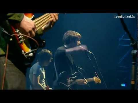 Arctic Monkeys - Old yellow bricks (inglés y español)