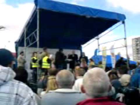 Symboliczne przekazanie kluczyków, certyfikatów i modelu tramwaju Pesa 120NaG w Gdańsku