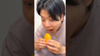 - バズってる超巨大マンゴーグミが皮むけるしめちゃ美味い!!