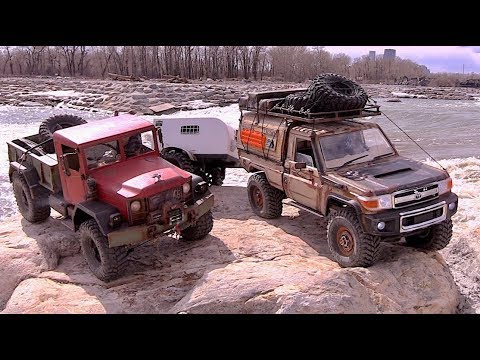 LC70 with trailer and HC4 at Harvie Passage in Scale Town - RC CWR