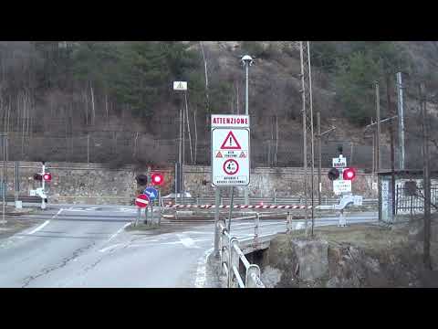 Passaggio a livello con semibarriere di via San Giusto - Beaulard (TO) / Level Crossing