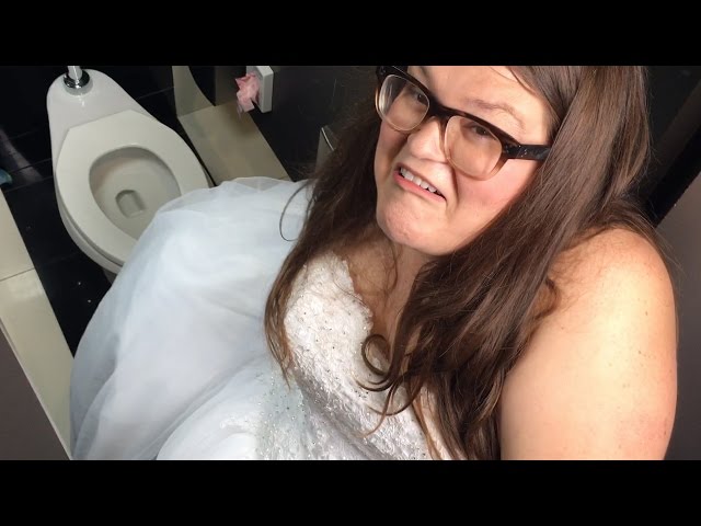 Here S The Best Way To In Your Wedding Dress Without Ruining So I Decided To Test Out Four Diffe Ways Use The Bathroom While Wearing A Wedding Dress Without Erm Dunking Anything Expensive Into Toilet