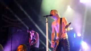 While We&#39;re Young - Marianas Trench (Live)