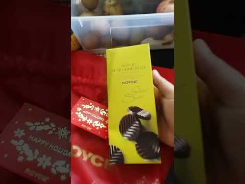 ASMR GIFT PACK ROYCE CHOCOLATES 🍫🍫🍫 SATISFYING GIFT#shorts #chocolate #gift