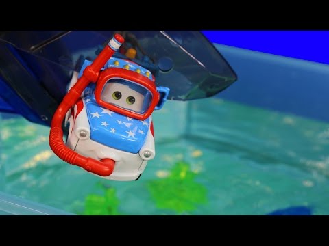 Disney Pixar Cars Toons Mater Swims with Fish & Sharks Hexbug Auquabot 2.0 Lightning McQueen