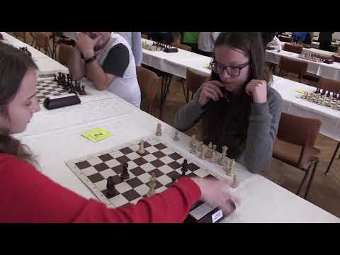 žiačky 6.2.  Eliška Machovčáková  - Simona Koreňová  1/2:1/2