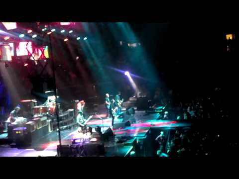 Foo Fighters w/ Bob Mould "Dear Rosemary" and "Breakdown" (cover) Live in Philadelphia 11/10/11 HD