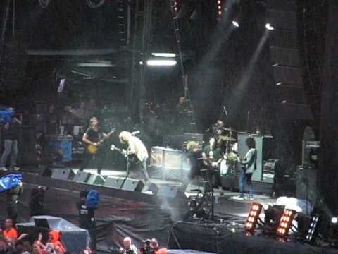 Sound Relief 2009 MCG Wolfmother Keyboard Collapse