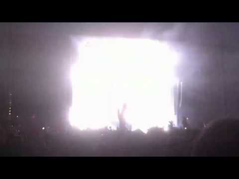 Ezoo 2012 Day 2 - Axwell crazy lighting