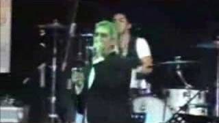 taylor hicks performs "taking it to the streets"