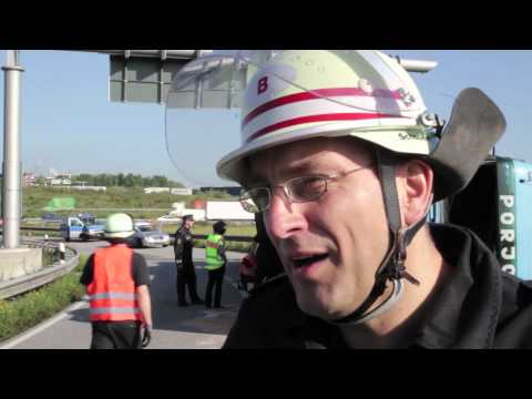 2011-09-02 LKW in der Autobahnausfahrt Moorfleet umgekippt