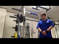 肩を鍛えるショルダープレスをフリーで行いましょう。