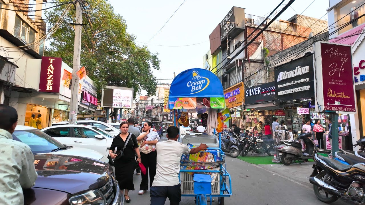 Immersive street-level walking tour through Delhi (Market 24), India, showcasing authentic urban landscapes, local architecture, and the vibrant atmosphere of the city's neighborhoods