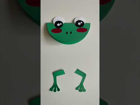 Nuestra rana de cartulina parece que tiene hambre! 🪰🐸😄