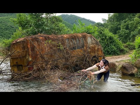 The 25 year old restored Toyota (Hiace) I found under the rubble in the river