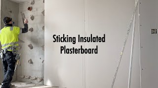 Sticking insulated plasterboards dot and dab
