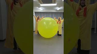 気球をはずませる　make the balloon bounce