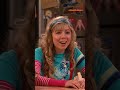 Freddie gaat de kerstman bezoeken ??? | iCarly #shorts