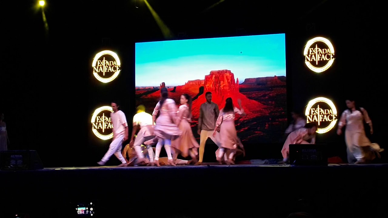 Ministério de dança Louvor na Terra - Você me leva ao deserto.