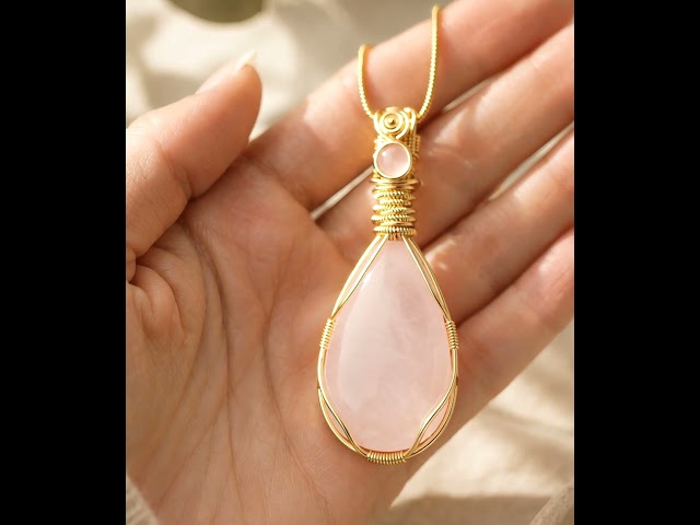 Vídeo relacionado con PURAJA Colgante de Piedra Natural Collar de Cristal con Colgante de Donut y Cordón Exclusivo | Piedra Curativa/Piedra de la Suerte de Minerales (Cuarzo rosa)