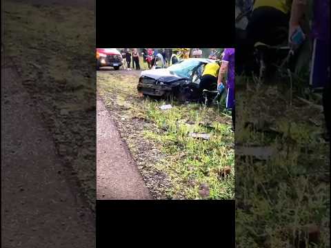 Jeep capota após colisão com Celta na SC-492 em Maravilha