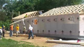 preview picture of video 'Trusses Go Up at Crystal City Habitat Build'