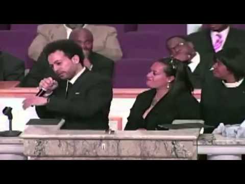 Chris smith of kriss kross speaks at kelly funeral