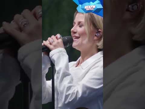Cornelia Jakobs – Weight of the World / Hold Me Closer (LIVE at RIX FM Festival Stockholm 2022)