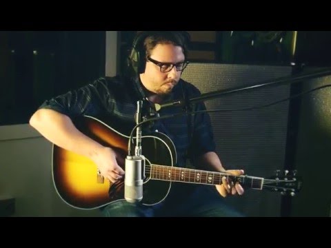 Neumann U47 FET Demo On Acoustic Guitar