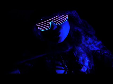 Moving in the shadows - Chelsea Owen feat Elevate the sky [Music Video]