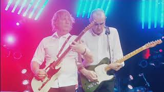 Status Quo - Roll Over Lay Down (Just Doin&#39; It Live)