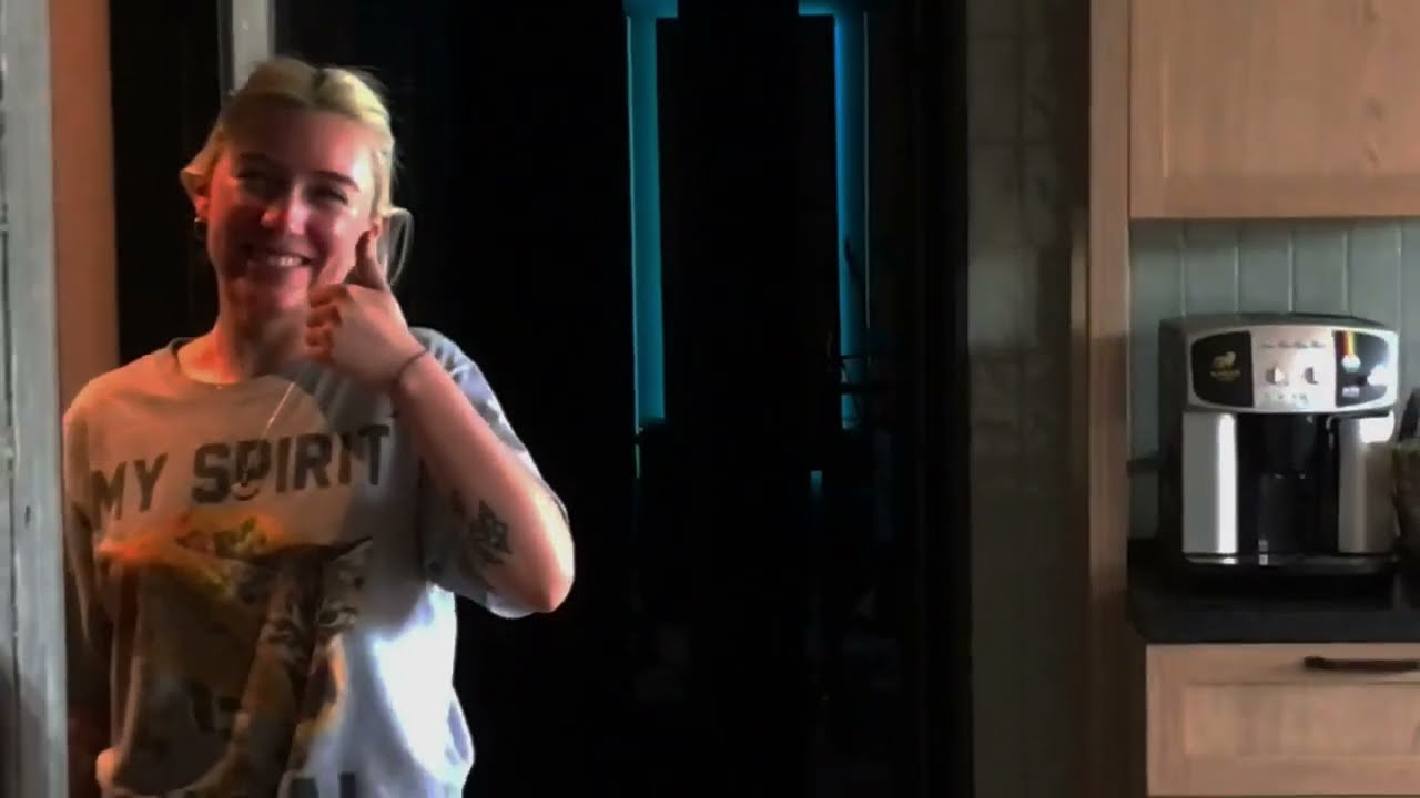 Los Animales También Se Suicidan - León de Arena (Official Music Video)