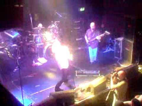 Videoclip de Take Me to the Edge — Magnum
