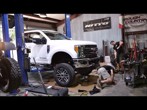 Fabtech 6" Lift on 2017 Ford F250 with 22x14 and 375/45R22