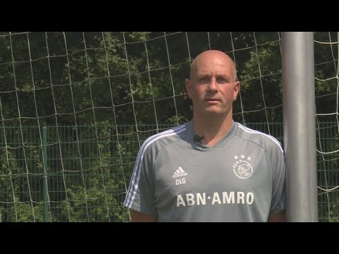 Voetbaltrainer Le Grand na jaar weg bij Ajax Amateurs