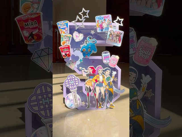 Vídeo relacionado con 9 piezas Decoración Mesa Cumpleaños Koreanpop, Cumpleaños Mesa Panal Centros Huntrix, Centros de Mesa Panal 3D Honeycomb Doble Cara, Huntrix Kit de Decoración para Cumpleaños Temáticos