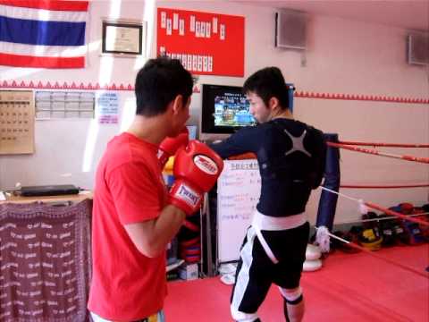 パンチのディフェンステクニック・相手の手をはらう！