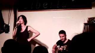 Marilia: "Mujer florero" (Directo Café Libertad 8, 27 diciembre 2016)