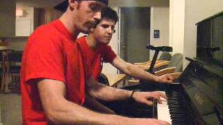 Fabinho playing Piano at Commons Room - Yann Tiersen - Amelie Poulain