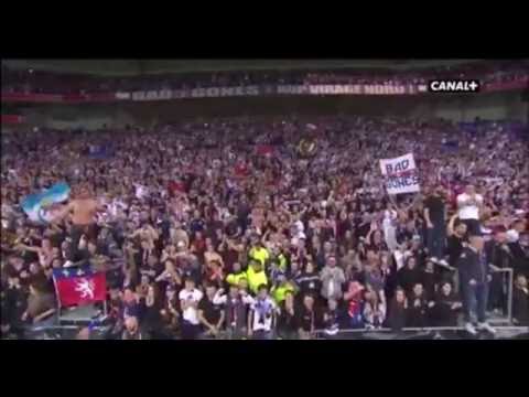 LE MAGNIFIQUE CLAP LYONNAIS A LA FIN DU DERBY (OL 2 - 0 ASSE)
