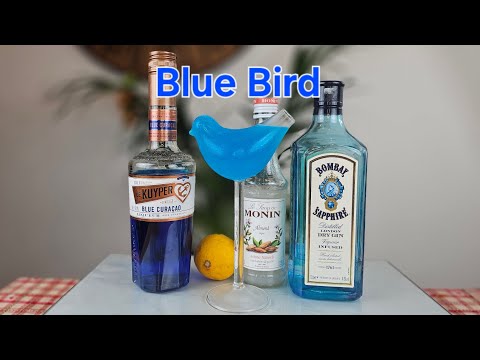 Blue Bird cocktail recipe #bluebird #cocktail #drink #recipe #fyp #howto #easy #blue #bluedrink
