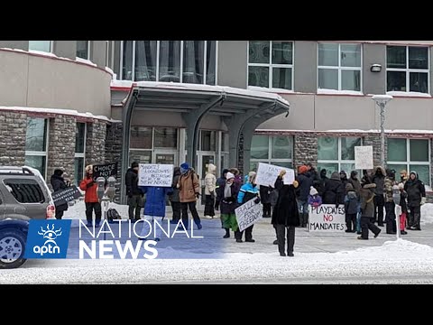 60 people call for end of COVID-19 vaccine mandate in Yellowknife | APTN News