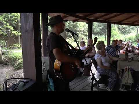 Połoniny Niebieskie. Śpiewa Piotr Rogala "Rogalik""