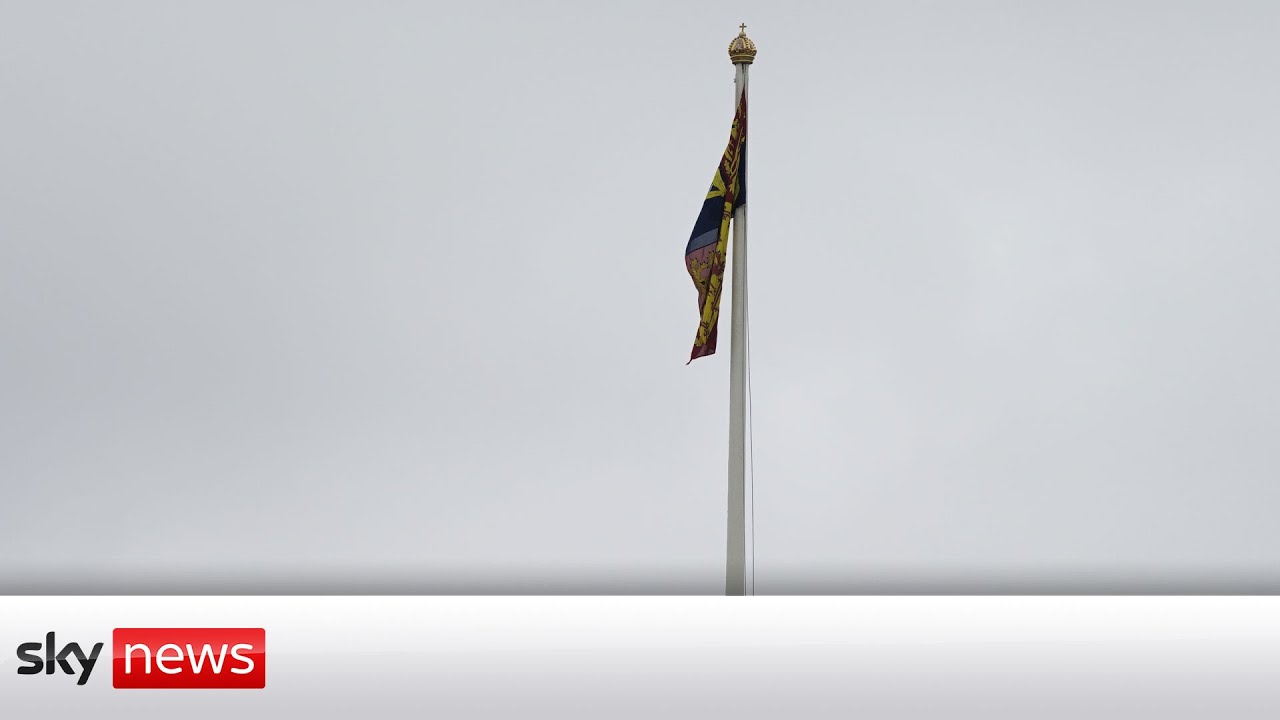 Royal Standard raised - the Queen returns to Buckingham Palace